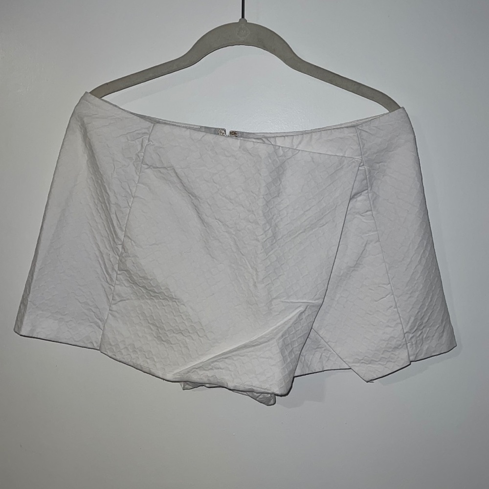 Lilly Pulitzer White Envelope Skort